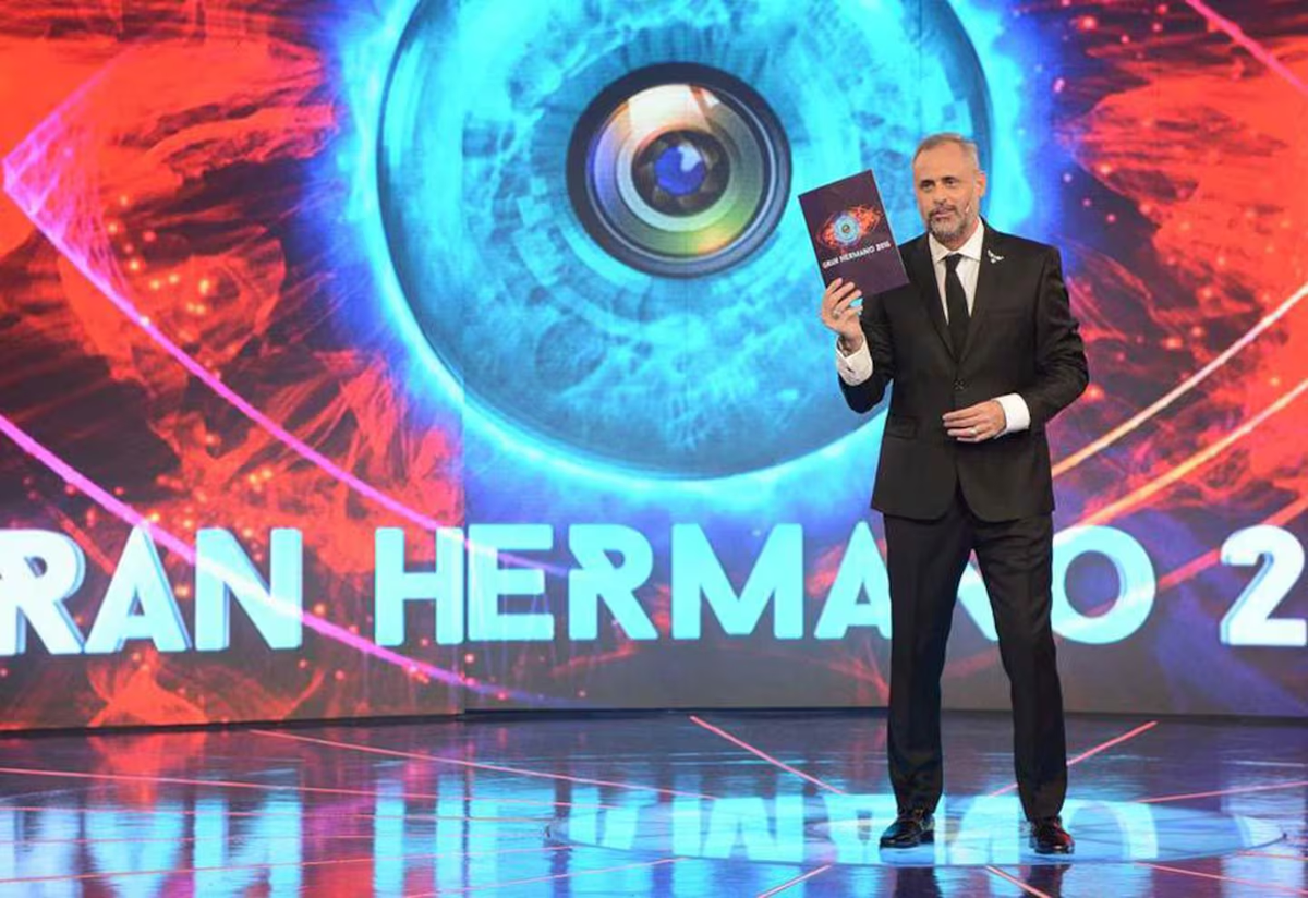 Jorge Rial tiró más leña al fuego a la credibilidad de Gran Hermano revelando cómo la producción influía en las eliminaciones administrando los tiempos de votación. Foto: Telefe Jorge Rial tiró más leña al fuego a la credibilidad de Gran Hermano revelando cómo la producción influía en las eliminaciones administrando los tiempos de votación. Foto: Telefe