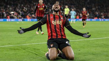 Antoine Semenyo se suma al Manchester City: el ex Bournemouth llega para aportar potencia y verticalidad al ataque de Guardiola. Antoine Semenyo se suma al Manchester City: el ex Bournemouth llega para aportar potencia y verticalidad al ataque de Guardiola.