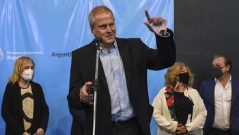El ministro de Educación, Jaime Perczyk, junto con el jefe de Gabinete Juan Manzur y el ministro del Interior, ‘Wado’ de Pedro. El ministro de Educación, Jaime Perczyk, junto con el jefe de Gabinete Juan Manzur y el ministro del Interior, ‘Wado’ de Pedro.