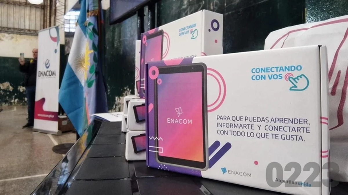 El Gobierno precisó que el interventor del ENACOM será el licenciado Juan Martín Ozores y sus interventores adjuntos, la abogada Patricia Zulema Roldan y Alejandro Pereyra, exdirector de ENACOM en la gestión de Mauricio Macri. El Gobierno precisó que el interventor del ENACOM será el licenciado Juan Martín Ozores y sus interventores adjuntos, la abogada Patricia Zulema Roldan y Alejandro Pereyra, exdirector de ENACOM en la gestión de Mauricio Macri.