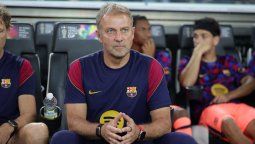 Hansi Flick espera la llegada de un centrodelantero para completar la renovación del Barcelona.