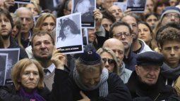 altText(Aniversario AMIA: Macri no fue al acto y recibirá a algunos familiares)}