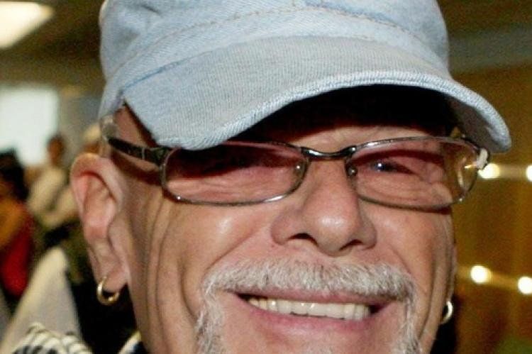 El cantante de pop británico Gary Glitter (Paul Francis Gadd), de 68 años, ha sido detenido en Londres en relación con la investigación policial sobre los abusos de menores del presentador de la BBC, Jimmy Savile.
