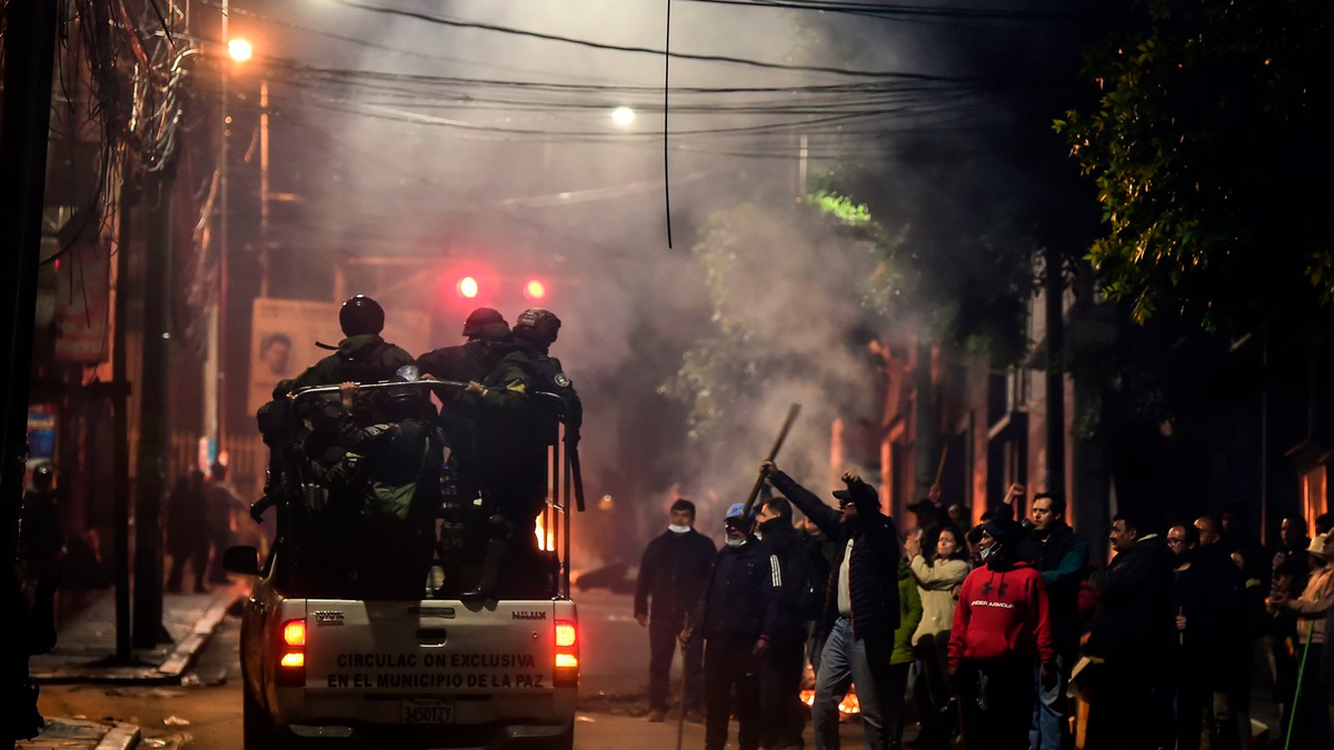 Rodrigo Paz desplegó 3.500 militares y policías para controla la capital de Bolivia Rodrigo Paz desplegó 3.500 militares y policías para controla la capital de Bolivia