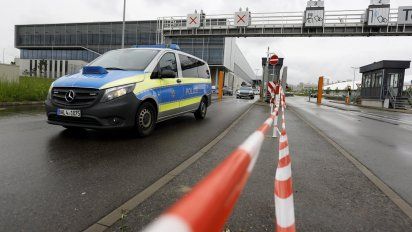 Terror en Mercedes Benz de Alemania: Disparos mortales