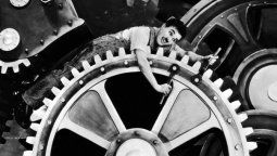 altText(Mucha máquina...poca mano de obra para el hombre...)}