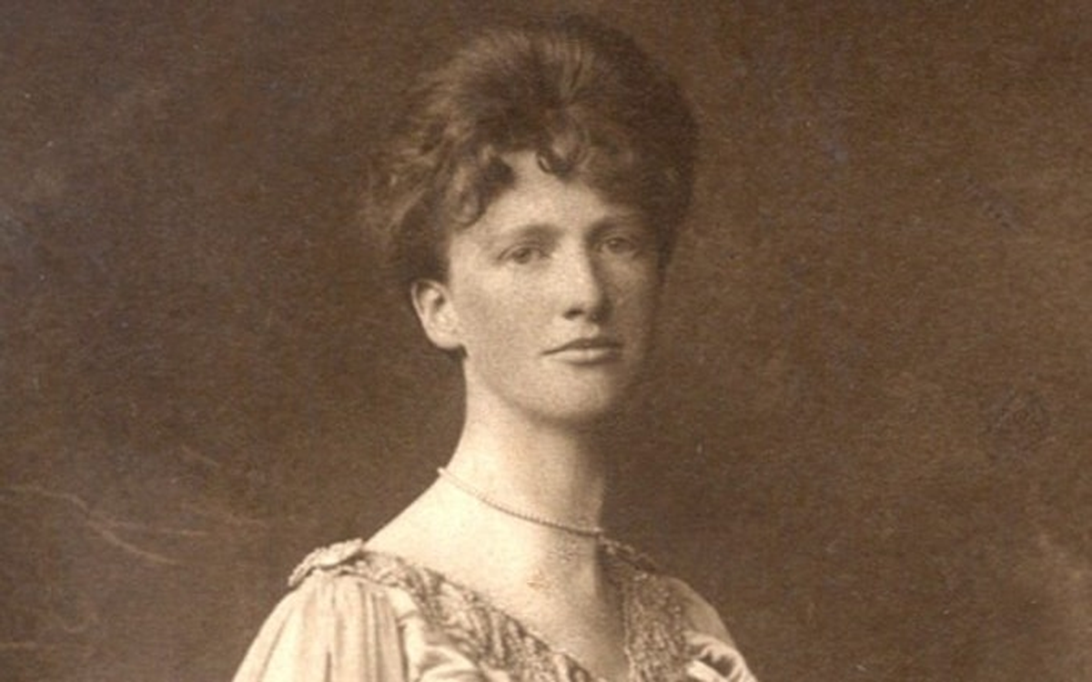 La idea de crear un día dedicado a los niños surgió de la mente de Eglantyne Jebb, fundadora de "Save the Children", una organización destinada a ayudar a los niños tras la devastación de la Primera Guerra Mundial. La idea de crear un día dedicado a los niños surgió de la mente de Eglantyne Jebb, fundadora de "Save the Children", una organización destinada a ayudar a los niños tras la devastación de la Primera Guerra Mundial.