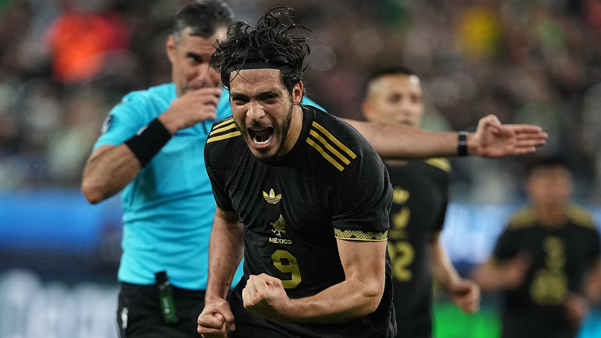 Raúl Jiménez, México. Raúl Jiménez, México.