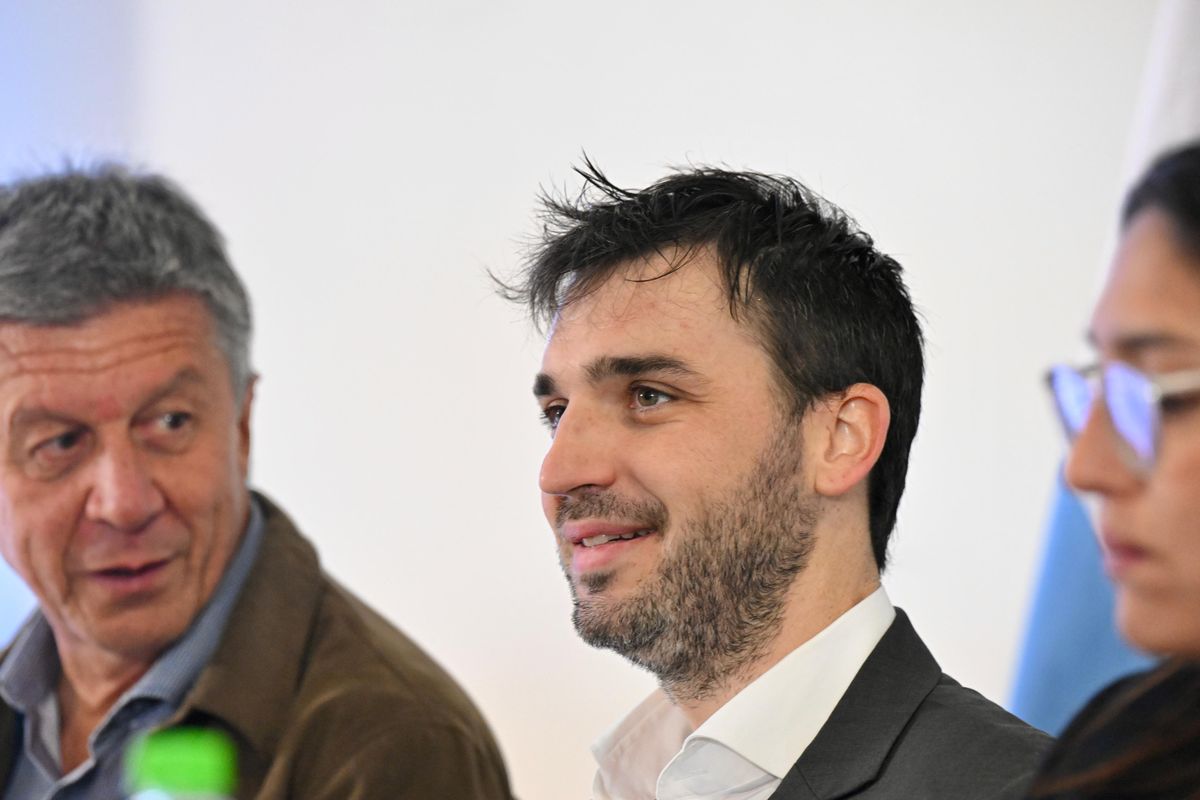 El gobernador del Chubut puso en marcha la motosierra El gobernador del Chubut puso en marcha la motosierra
