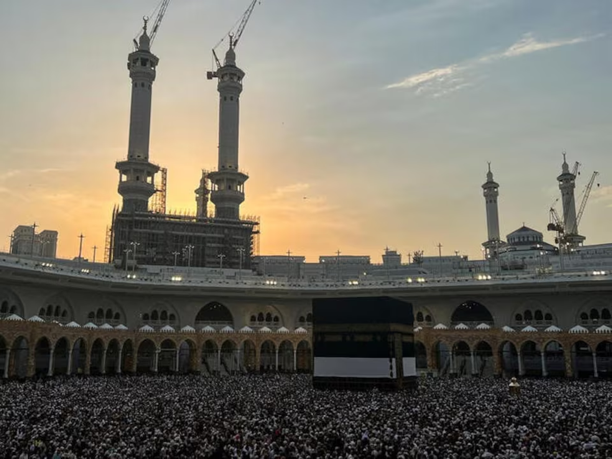Peregrinos musulmanes rodean la Kaaba mientras realizan el Tawaf en la Gran Mezquita, durante la peregrinación anual del Haj, en La Meca, Arabia Saudita, el 18 de junio de 2024. REUTERS/Mohammed Torokman Peregrinos musulmanes rodean la Kaaba mientras realizan el Tawaf en la Gran Mezquita, durante la peregrinación anual del Haj, en La Meca, Arabia Saudita, el 18 de junio de 2024. REUTERS/Mohammed Torokman
