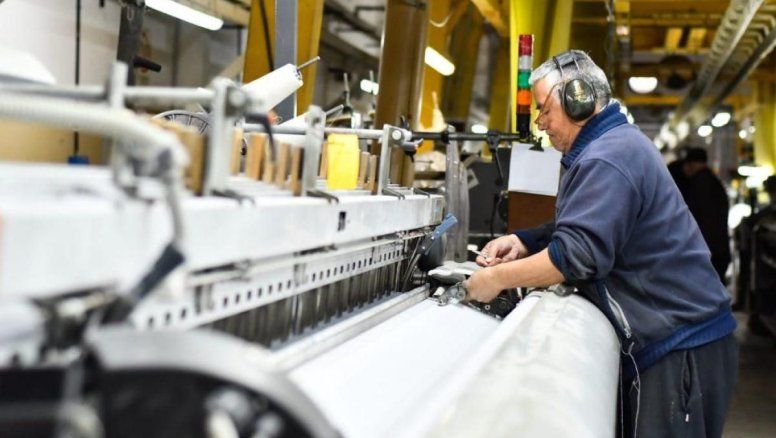 Fábricas textiles en crisis: Sueldos impagos, trabajadores suspendidos y contador en la cornisa