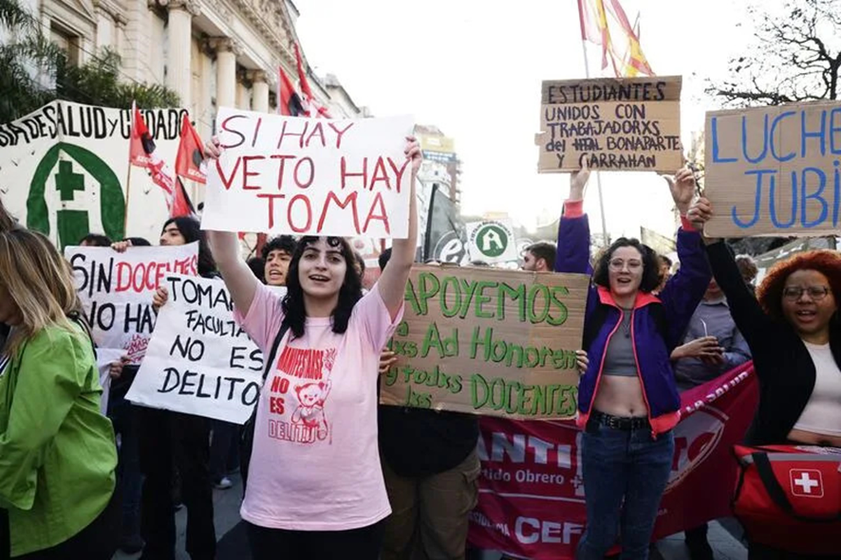 Marcha de las velas, blindada por la policía Marcha de las velas, blindada por la policía