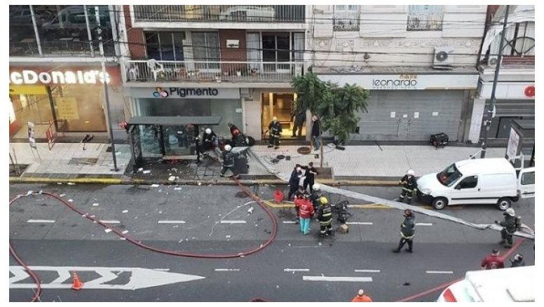 Explotó una perfumería en Villa Crespo: Hay 2 bomberos muertos y 15 heridos