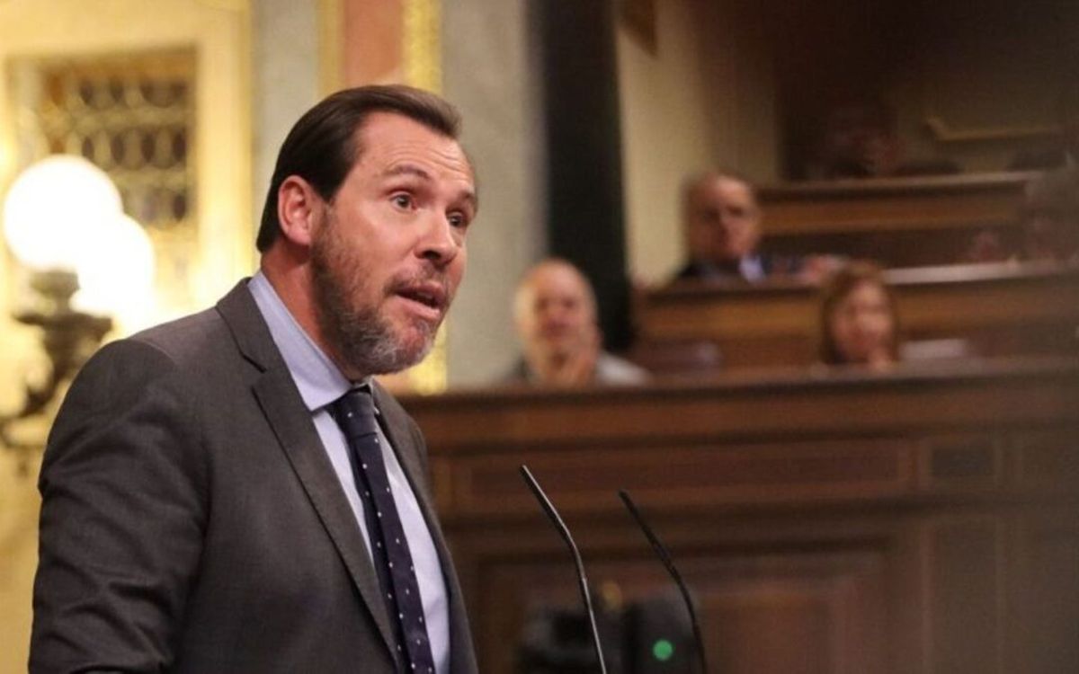 El ministro de Transportes, Óscar Puente, bajo presión tras los accidentes y las restricciones que impactaron en la red ferroviaria. El ministro de Transportes, Óscar Puente, bajo presión tras los accidentes y las restricciones que impactaron en la red ferroviaria.