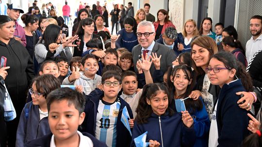 Tigre tiene un colegio ejemplar y Julio Zamora festeja.