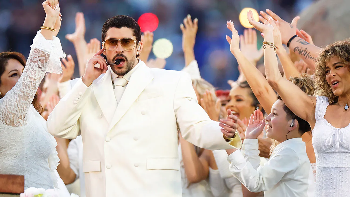 Su show de medio tiempo en el Super Bowl visibilizó a las comunidades latinas y cuestionó las políticas de detenciones migratorias. Su show de medio tiempo en el Super Bowl visibilizó a las comunidades latinas y cuestionó las políticas de detenciones migratorias.