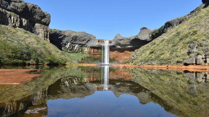 El precioso pueblo de la Patagonia con cascadas y termas naturales