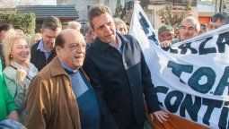 Juan José Mussi, intendente de Berazategui, junto a Sergio Massa.&nbsp;