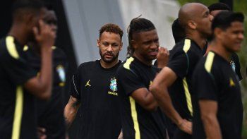 Neymar volverá a ser baja en Brasil ante Haití, mientras la Seleção espera su evolución y evita arriesgarlo en una fase todavía temprana del Mundial 2026. Neymar volverá a ser baja en Brasil ante Haití, mientras la Seleção espera su evolución y evita arriesgarlo en una fase todavía temprana del Mundial 2026.