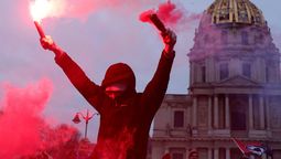 altText(Arde París contra la reforma previsional de Macron)}