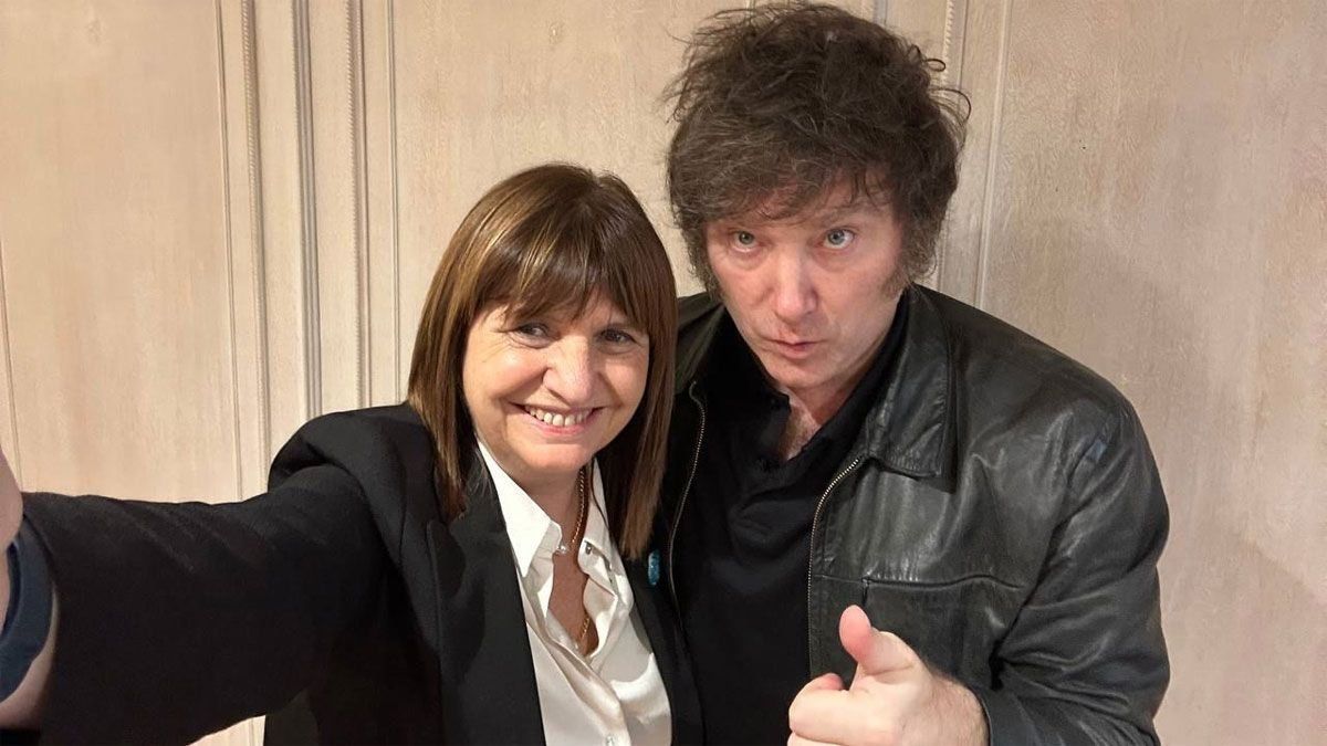 Patricia Bullrich y Javier Milei, con policía nueva. Patricia Bullrich y Javier Milei, con policía nueva.