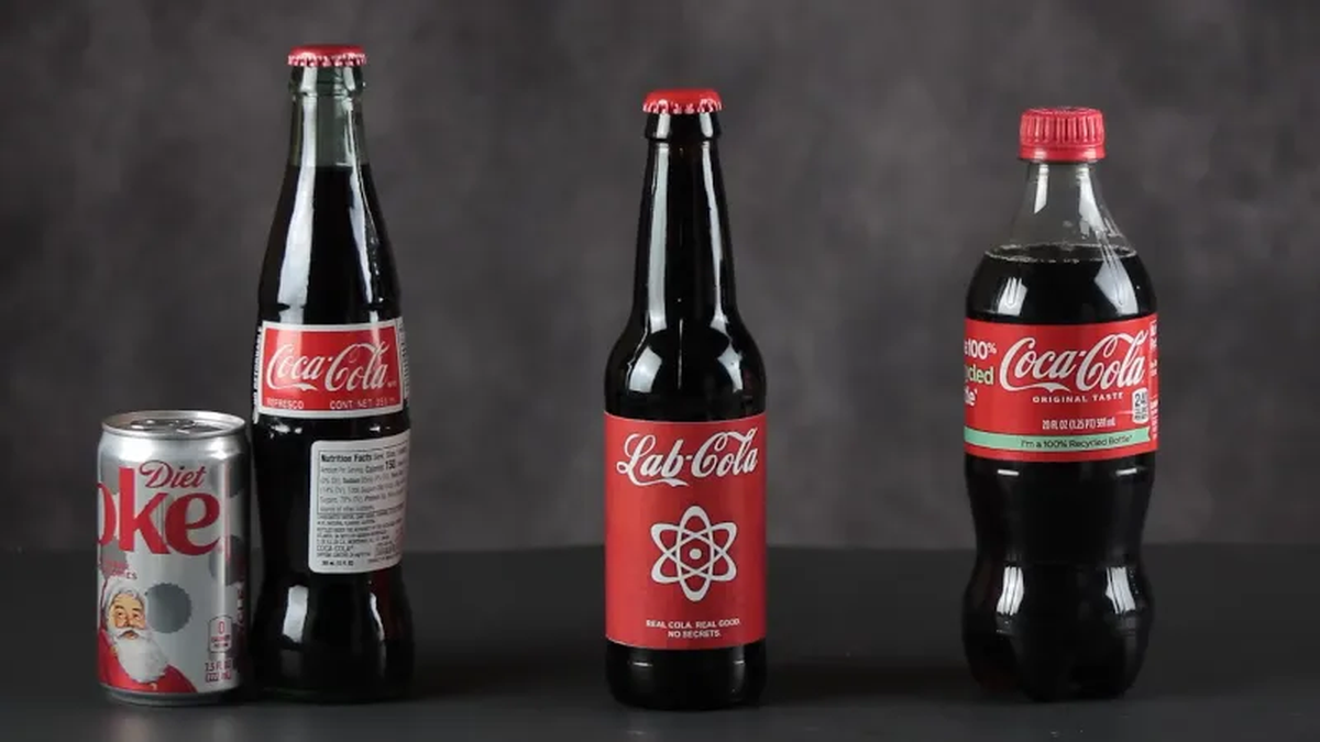 Coca-Cola nunca patentó su fórmula para mantener el secreto ni la mística de la marca. El youtuber probó que la leyenda se sostiene más con el marketing que con la receta real. Coca-Cola nunca patentó su fórmula para mantener el secreto ni la mística de la marca. El youtuber probó que la leyenda se sostiene más con el marketing que con la receta real.