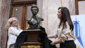 Busto de Isabel Perón ¡Afuera!: Piden la remoción de la estatua por 