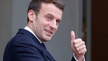insolito: macron agredido fisicamente en su tour por francia y ya hay dos detenidos insolito: macron agredido fisicamente en su tour por francia y ya hay dos detenidos