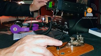 Día del Radioaficionado Argentino, cuando Intenet y la telefonía satelital no existía. Día del Radioaficionado Argentino, cuando Intenet y la telefonía satelital no existía.