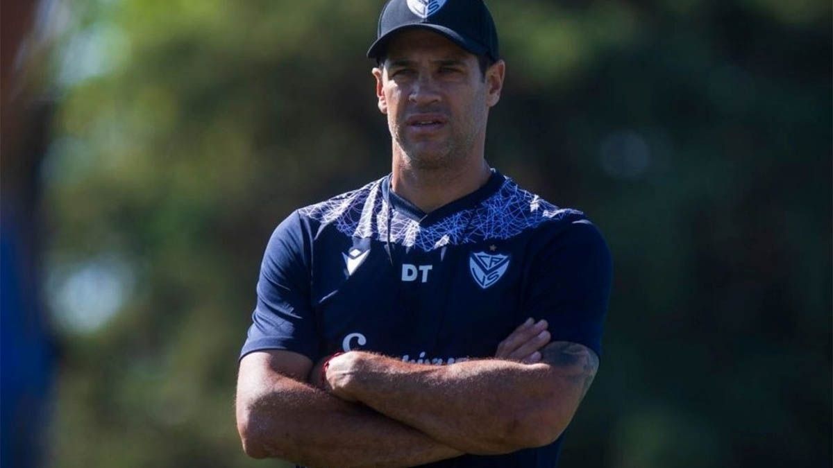SebastiánDomínguez ya puso en marcha los trabajos de pretemporada en Vélez tras su pasopor Tigre, que había anunciado su salida pero no rescindió su contrato.