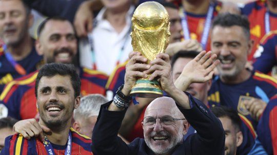 España apuesta por la continuidad de Luis de la Fuente con una mejora salarial que lo situaría entre los seleccionadores mejor pagados.