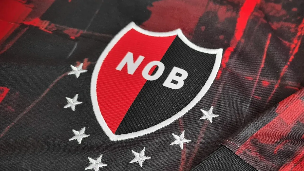review tercera camiseta umbro de newells old boys 2021.webp