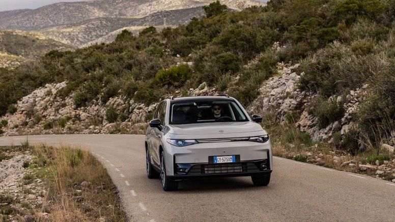 Stellantis se adelanta y descuenta hasta 4.500 euros en sus coches para España