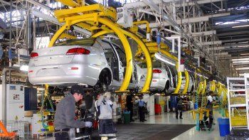 La industria automotriz está frenada. La industria automotriz está frenada.
