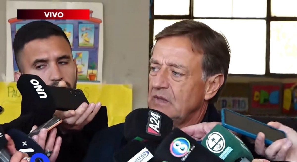 Senador nacional UCR / Mendoza, Rodolfo Suárez. Senador nacional UCR / Mendoza, Rodolfo Suárez.