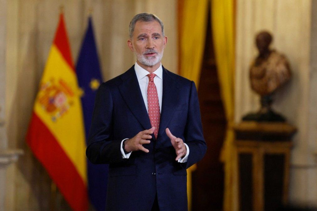 La rúbrica de Felipe VI al decreto de regularización lo colocó inesperadamente en el foco de la disputa política.