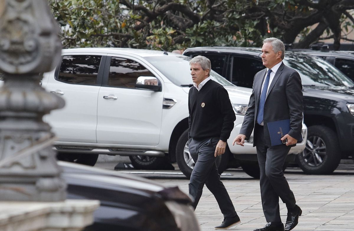 El ministro de Economía, Luis Caputo, y el secretario de Finanzas, Pablo Quirno.&nbsp;