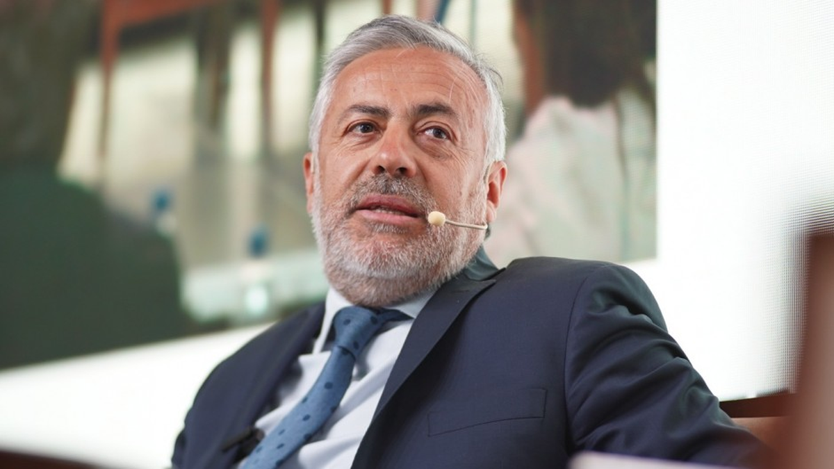 IMPSA es una empresa de ingeniería de punta fundada por Enrique Pescarmona, que entró en cesación de pagos y para evitar su disolución el gobierno anterior la estatizó en una operación conjunta con la provincia de Mendoza, gobernada como ahora por la UCR. IMPSA es una empresa de ingeniería de punta fundada por Enrique Pescarmona, que entró en cesación de pagos y para evitar su disolución el gobierno anterior la estatizó en una operación conjunta con la provincia de Mendoza, gobernada como ahora por la UCR.
