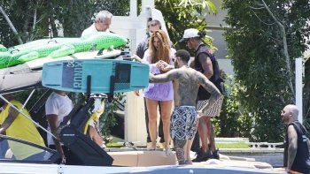 llora tom cruise, shakira blanqueo a lewis hamilton llora tom cruise, shakira blanqueo a lewis hamilton