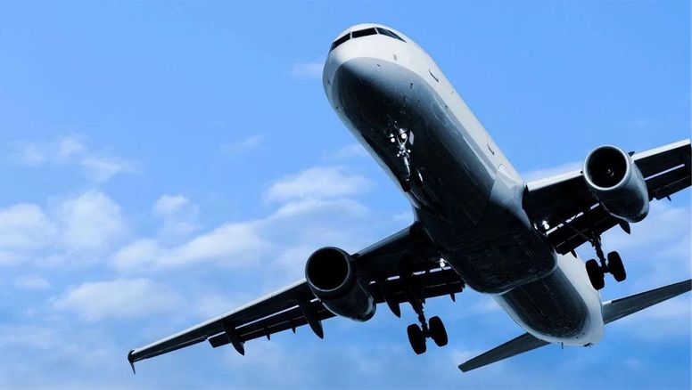 Enojo de aerolíneas con el Gobierno por suba de tasas que aumentará pasajes