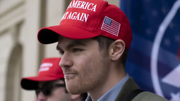 altText(Sigue el escándalo: Donald Trump, Nick Fuentes & Ye)}