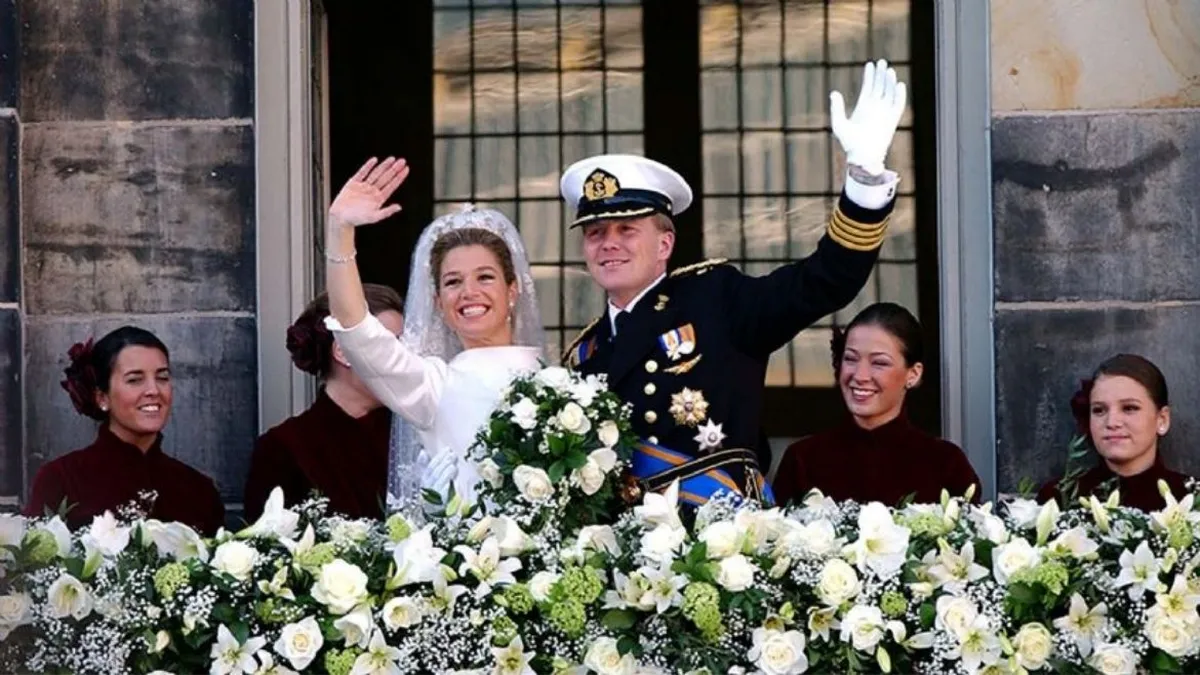 Máxima y Guillermo se casaron en 2002 con la presencia de políticos holandeses, amigos y familiares. Los padres de Máxima no asistieron debido a la polémica que rodeaba a su padre por haber sido miembro de la última dictadura militar.
