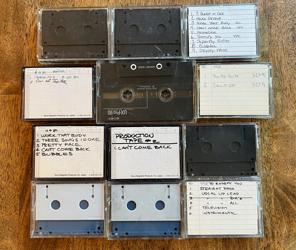Los cassettes de Michael Jackson encontrados en un depósito abandonado, que contienen canciones inéditas del cantante y charlas con su representante del momento. Los cassettes de Michael Jackson encontrados en un depósito abandonado, que contienen canciones inéditas del cantante y charlas con su representante del momento.