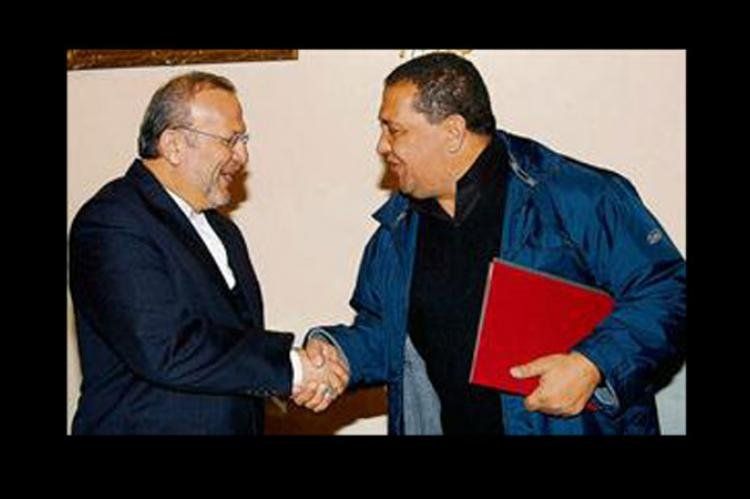 DElía con el canciller iraní Manuchehr Mottaki en 2007.