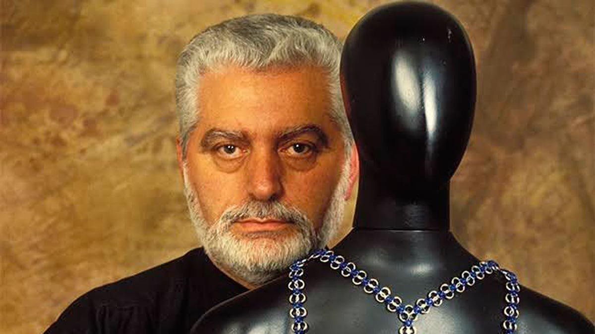 Un fallecimiento que tiñe de negro al París Fashion Week: Fallece Paco Rabane, el visionario de las pinzas de herrero