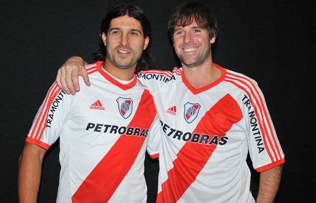 Domínguez, junto a Cavenaghi. Una dupla muy querida y recordada por el hincha de River.