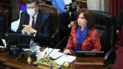 altText(Con 52% y 75%, los poderes Legislativo y Judicial son los peores vistos frente a la pandemia)}