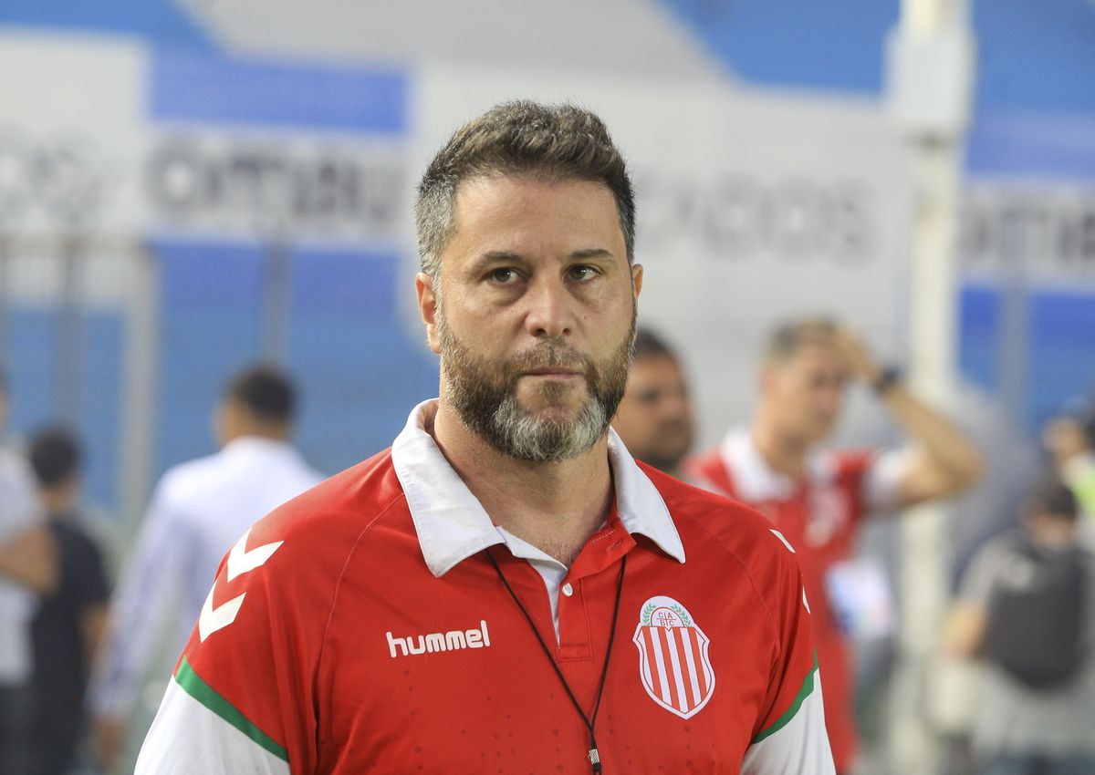 En su carrera como entrenador, De Paoli fue director técnico de Barracas Central, Deportivo Riestra e Independiente Rivadavia, entre otros En su carrera como entrenador, De Paoli fue director técnico de Barracas Central, Deportivo Riestra e Independiente Rivadavia, entre otros