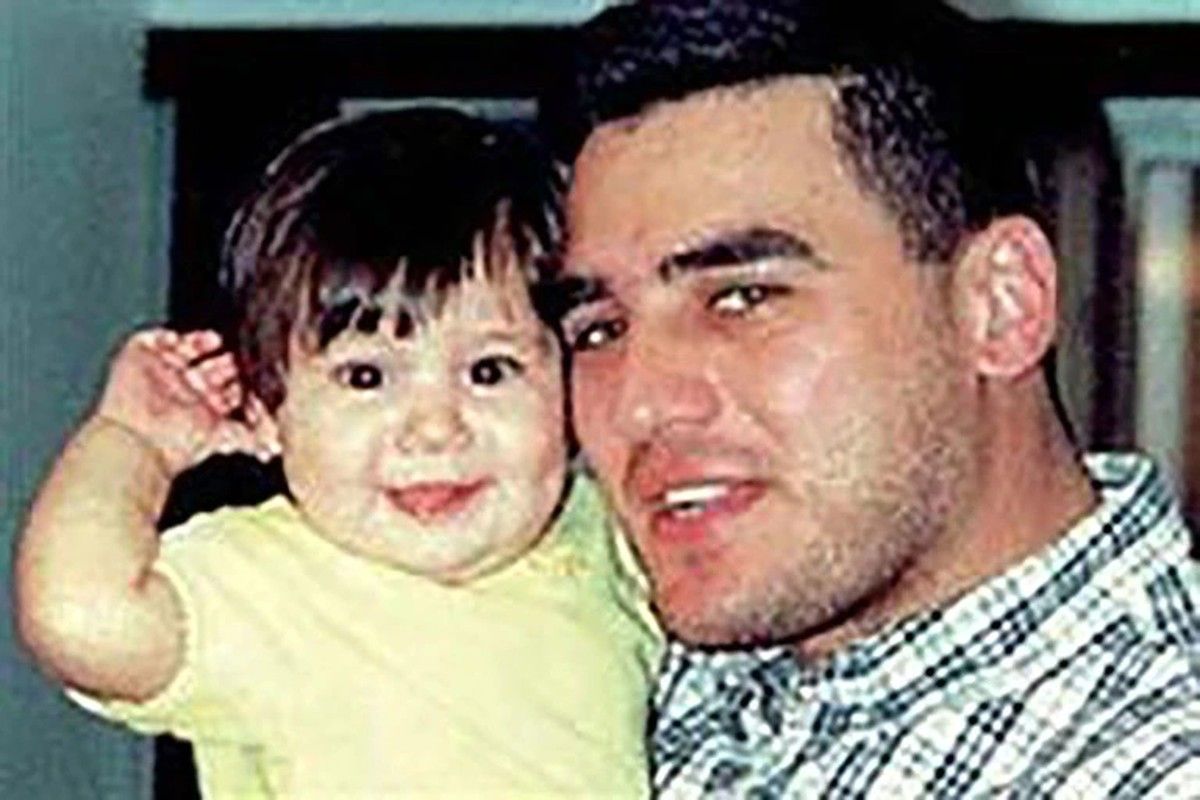 Mario Santoro junto a su hija pequeña.