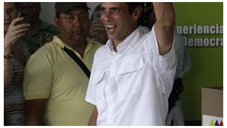 Ya votó Capriles: 